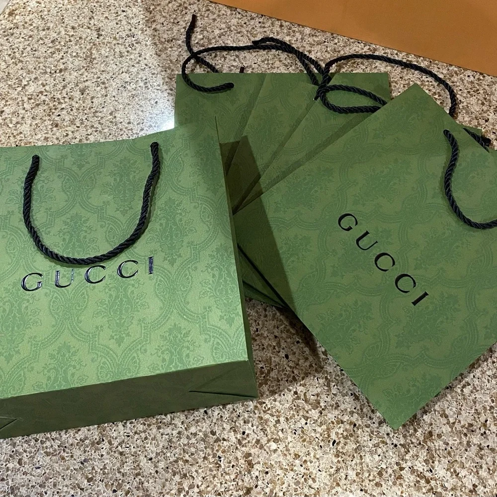 10 Gucci gift bags